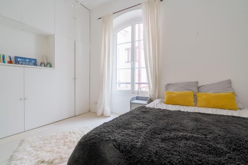 Grand Duplex Montmartre Apartment Paris Bagian luar foto