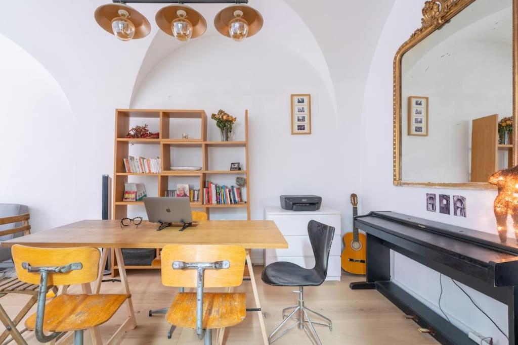 Grand Duplex Montmartre Apartment Paris Bagian luar foto